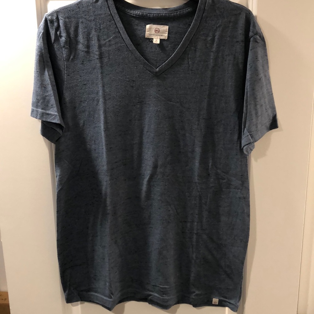 Men’s v-neck, short sleeve t-shirt